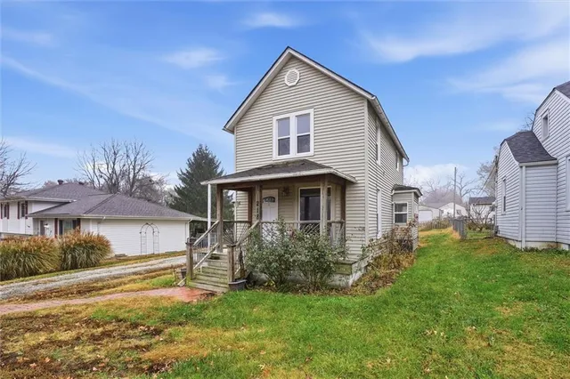 $214,000 | 218 East Kay Street, Lansing, KS 66043