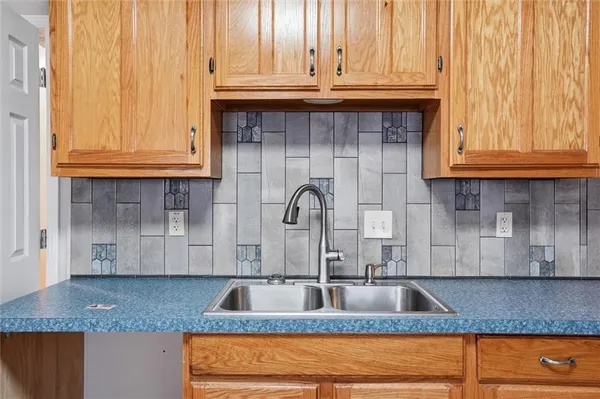 $199,000 | 218 East Kay Street, Lansing, KS 66043