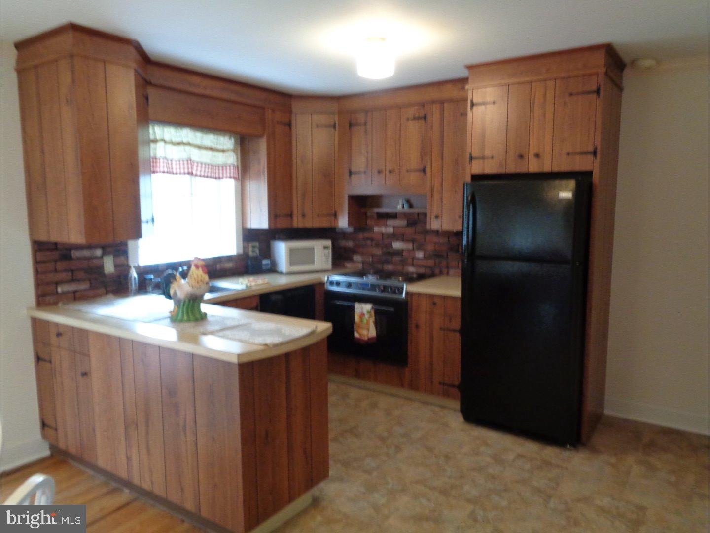 33 Running Brook Road Ewing, NJ 08638 - Photo 3 of 18