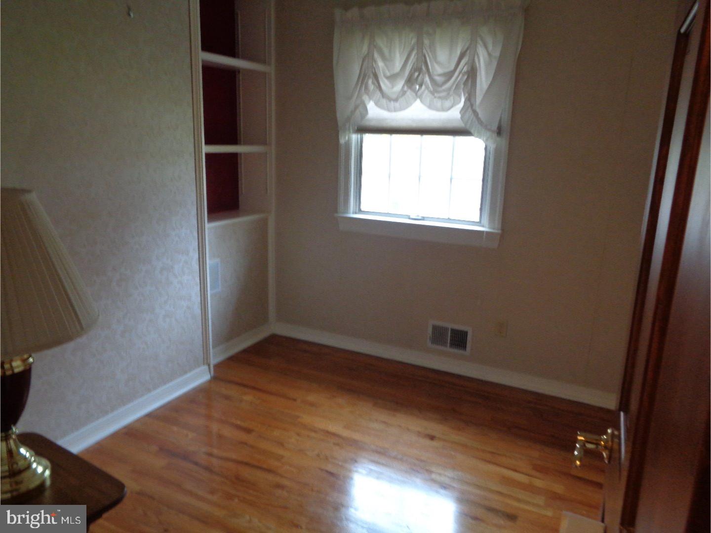33 Running Brook Road Ewing, NJ 08638 - Photo 7 of 18