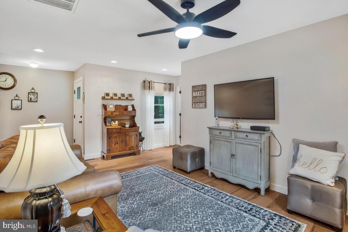 9580 Howes Road Dunkirk, MD 20754 - Photo 26 of 51 sitting room