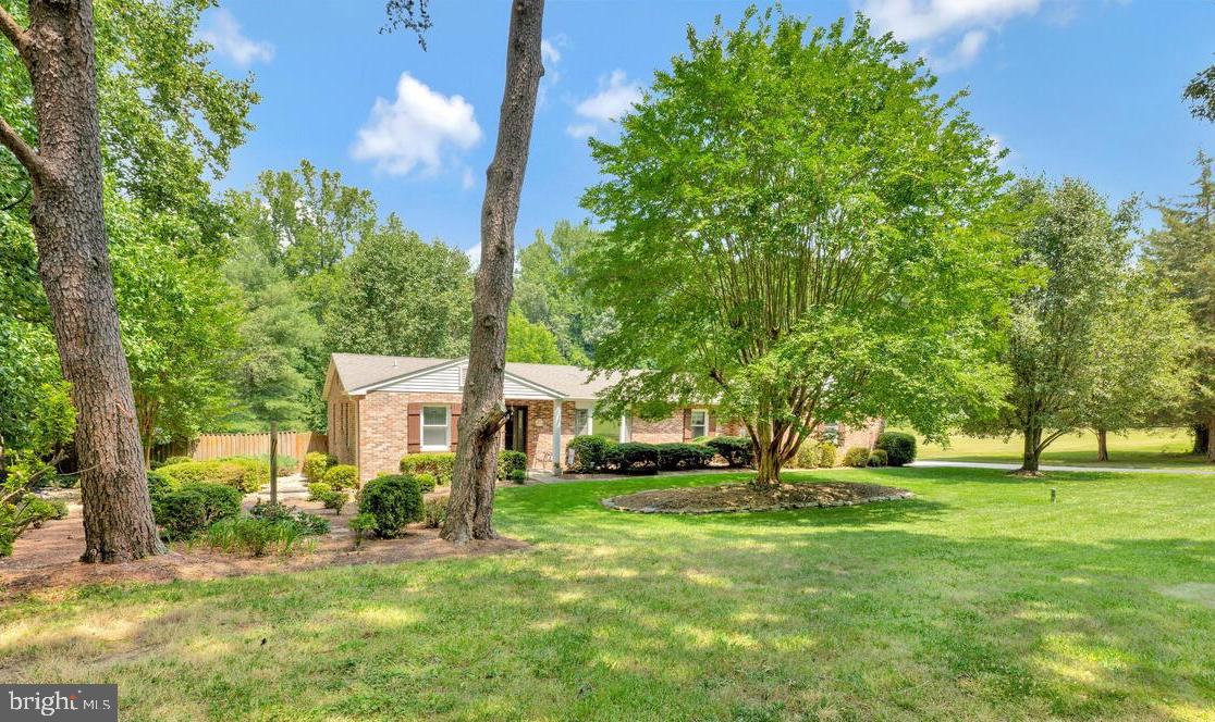 9580 Howes Road Dunkirk, MD 20754 - Photo 4 of 51 large front yard