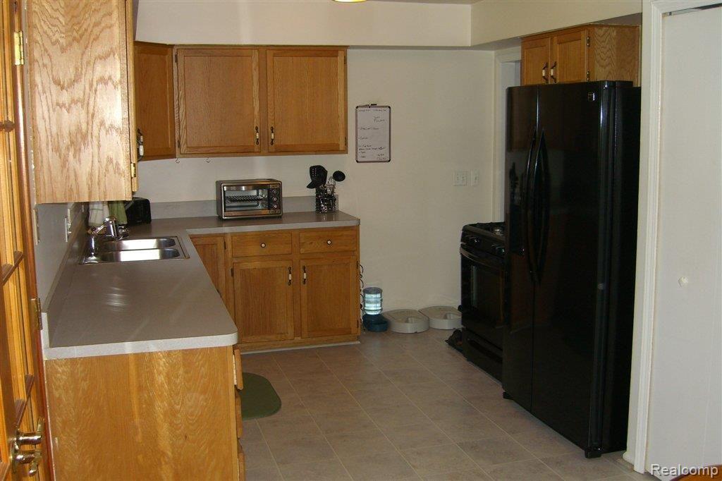 4576 Van Amberg Road Brighton, MI 48114 - Photo 10 of 24 Light Kitchen View