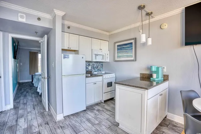 $179,000 | 6900 North Ocean Boulevard, Unit 1002, Myrtle Beach, SC 29572