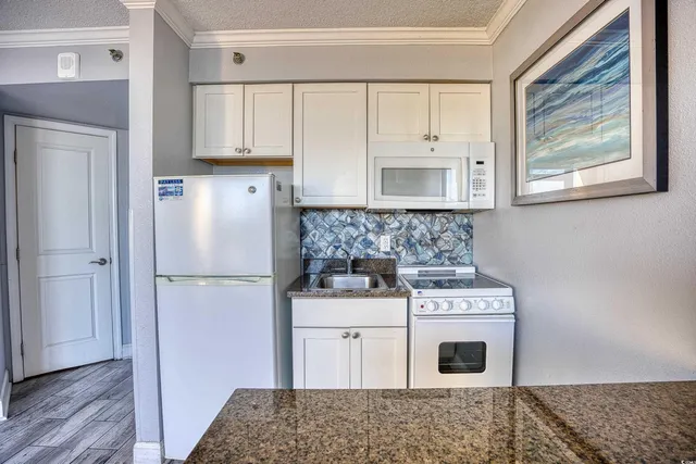 $179,000 | 6900 North Ocean Boulevard, Unit 1002, Myrtle Beach, SC 29572