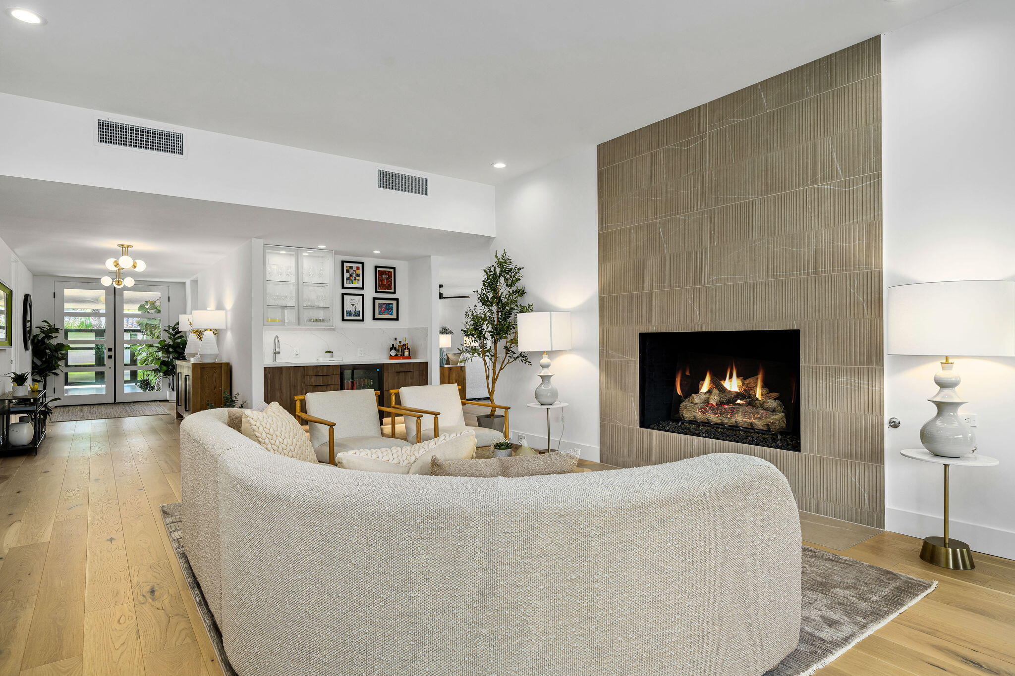 1 Cornell Drive Rancho Mirage, CA 92270 - Photo 3 of 46 Reverse Living Room w/ Bar