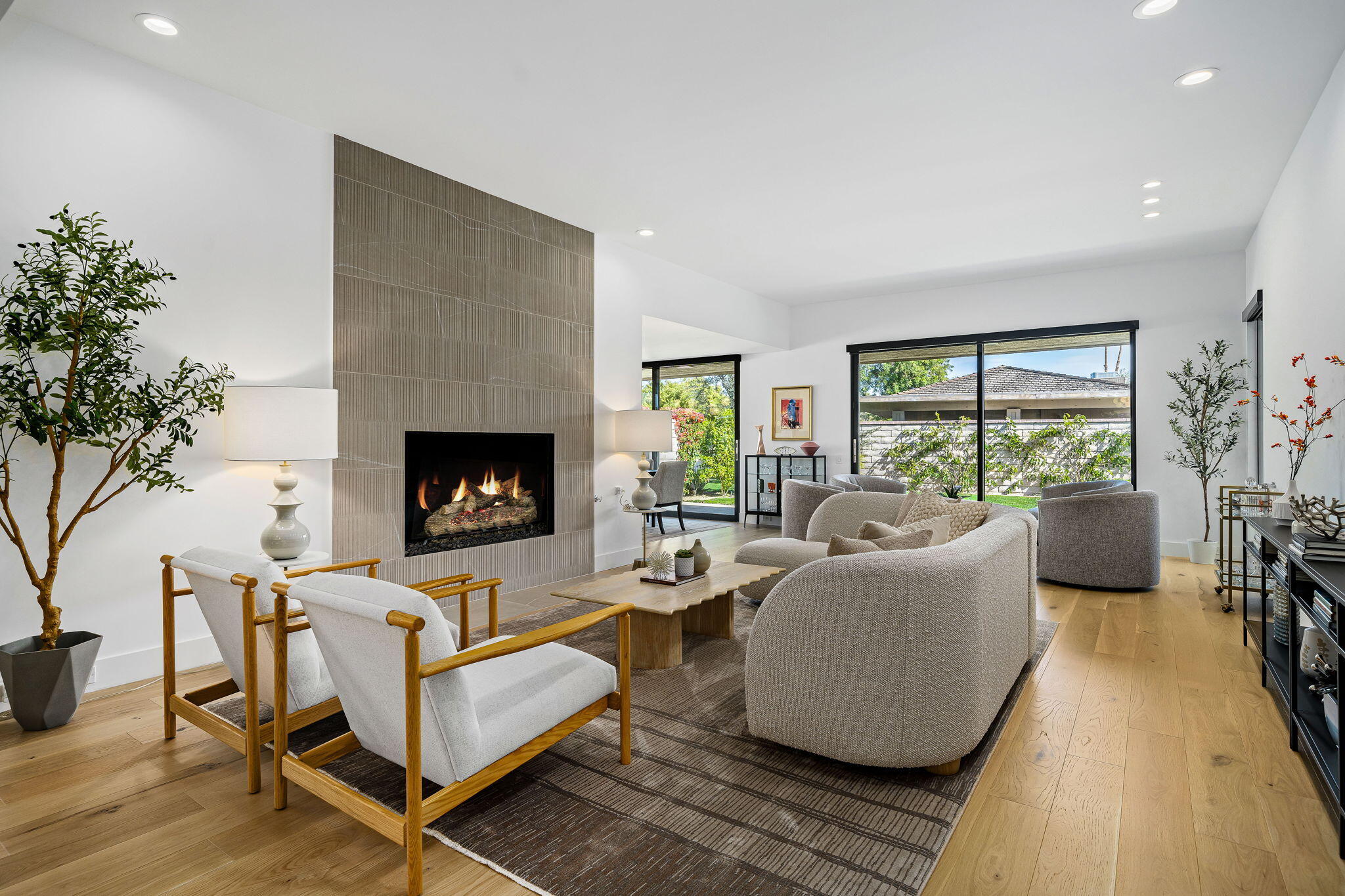 1 Cornell Drive Rancho Mirage, CA 92270 - Photo 4 of 46 Living Room