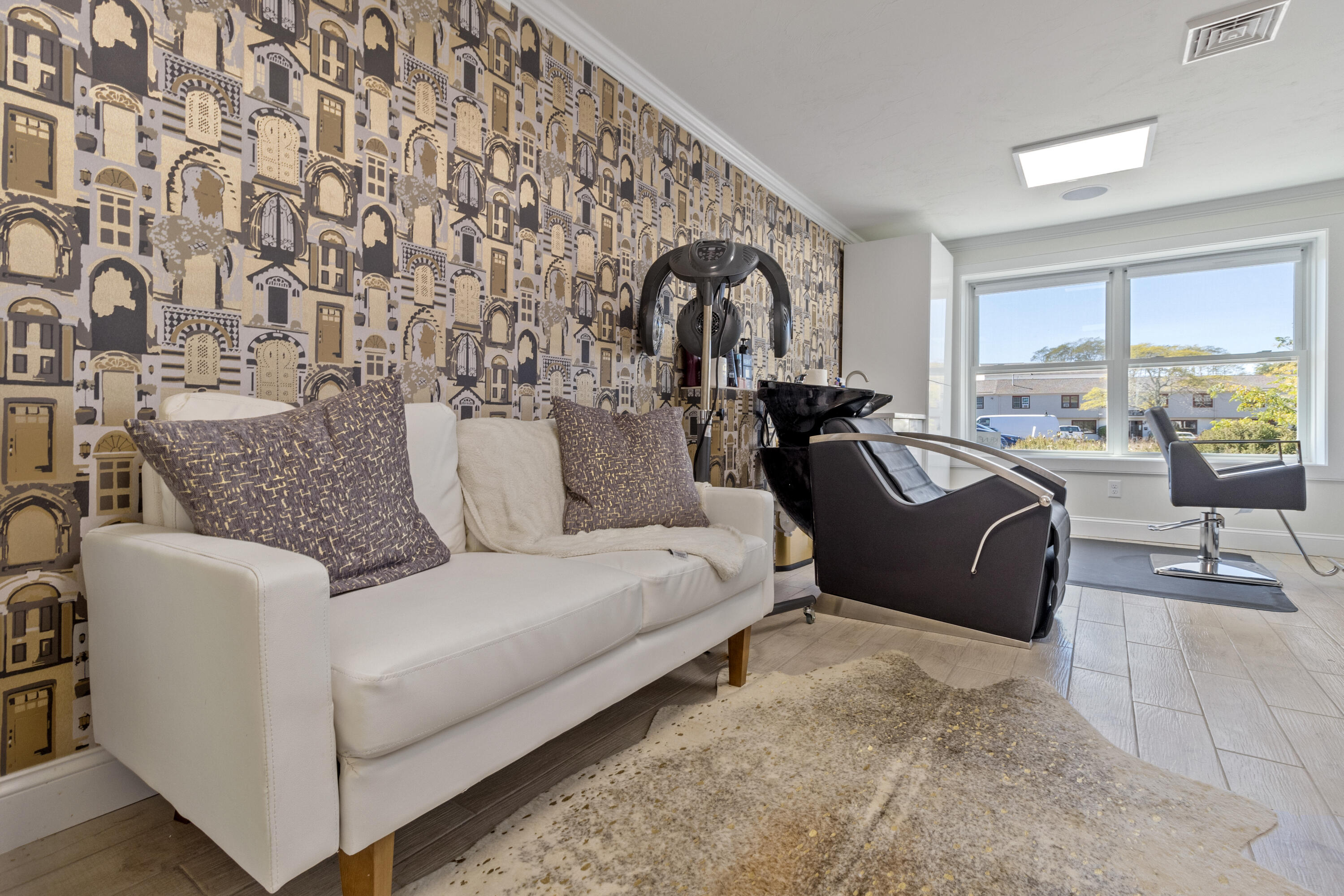 712 Main Street Hyannis, MA 02601 - Photo 26 of 88 Comfort & Style
