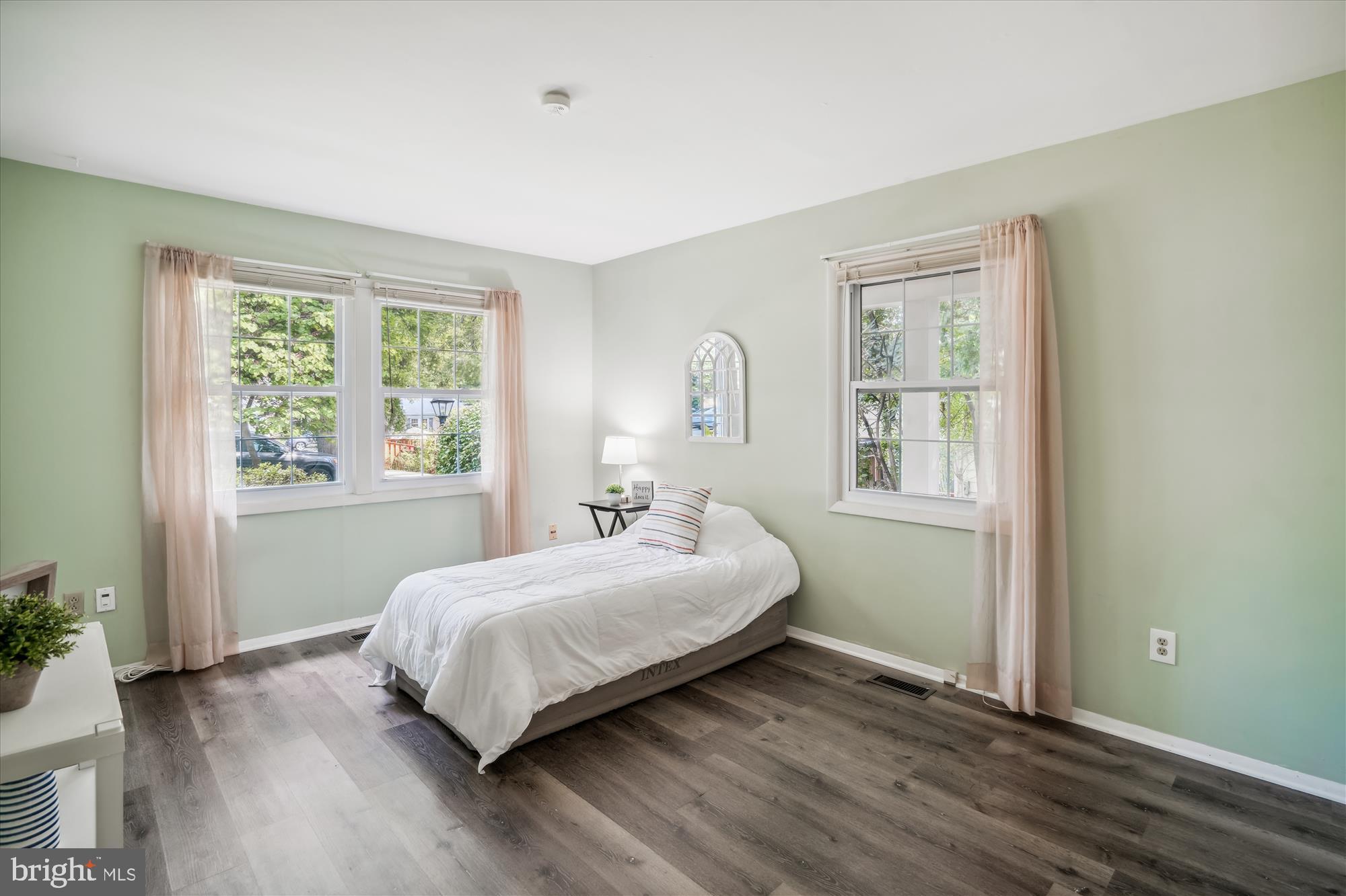 5447 Woodenhawk Circle Columbia, MD 21044 - Photo 26 of 51 LIGHT-FILLED 2ND BEDROOM
