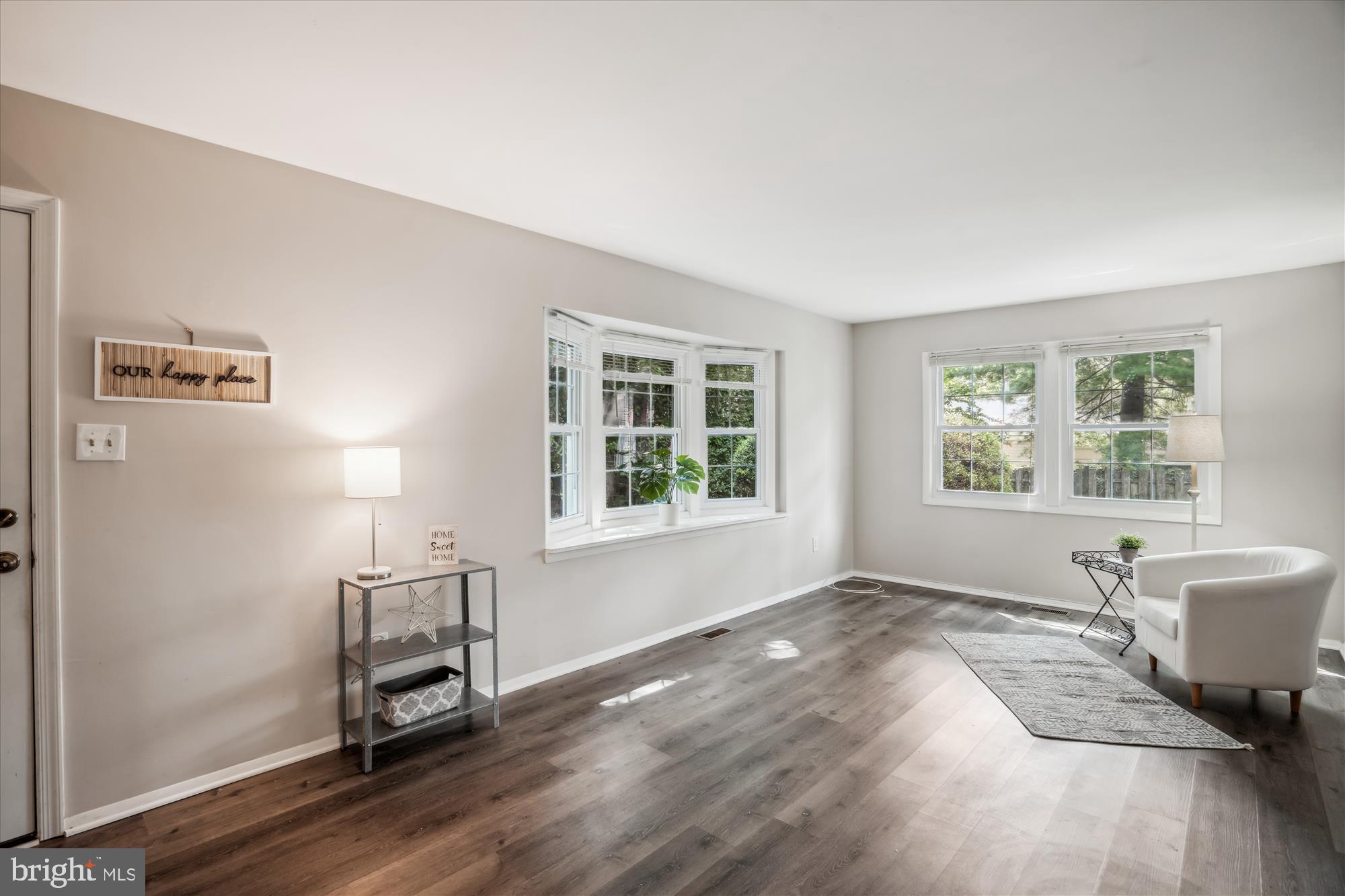 5447 Woodenhawk Circle Columbia, MD 21044 - Photo 5 of 51 SIDE WINDOWS