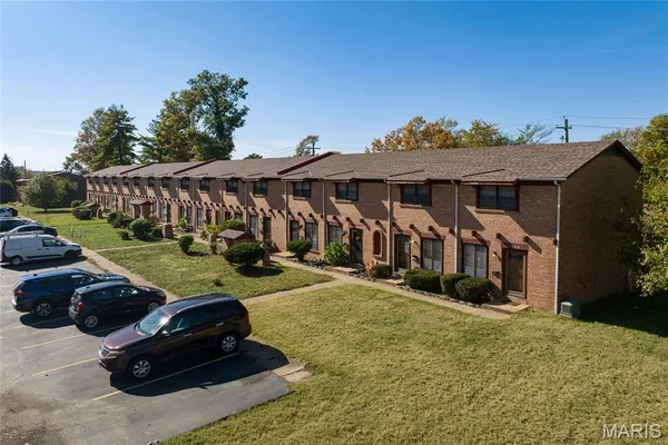 $5,000,000 | 7300 North Hanley Road, Hazelwood, MO 63042