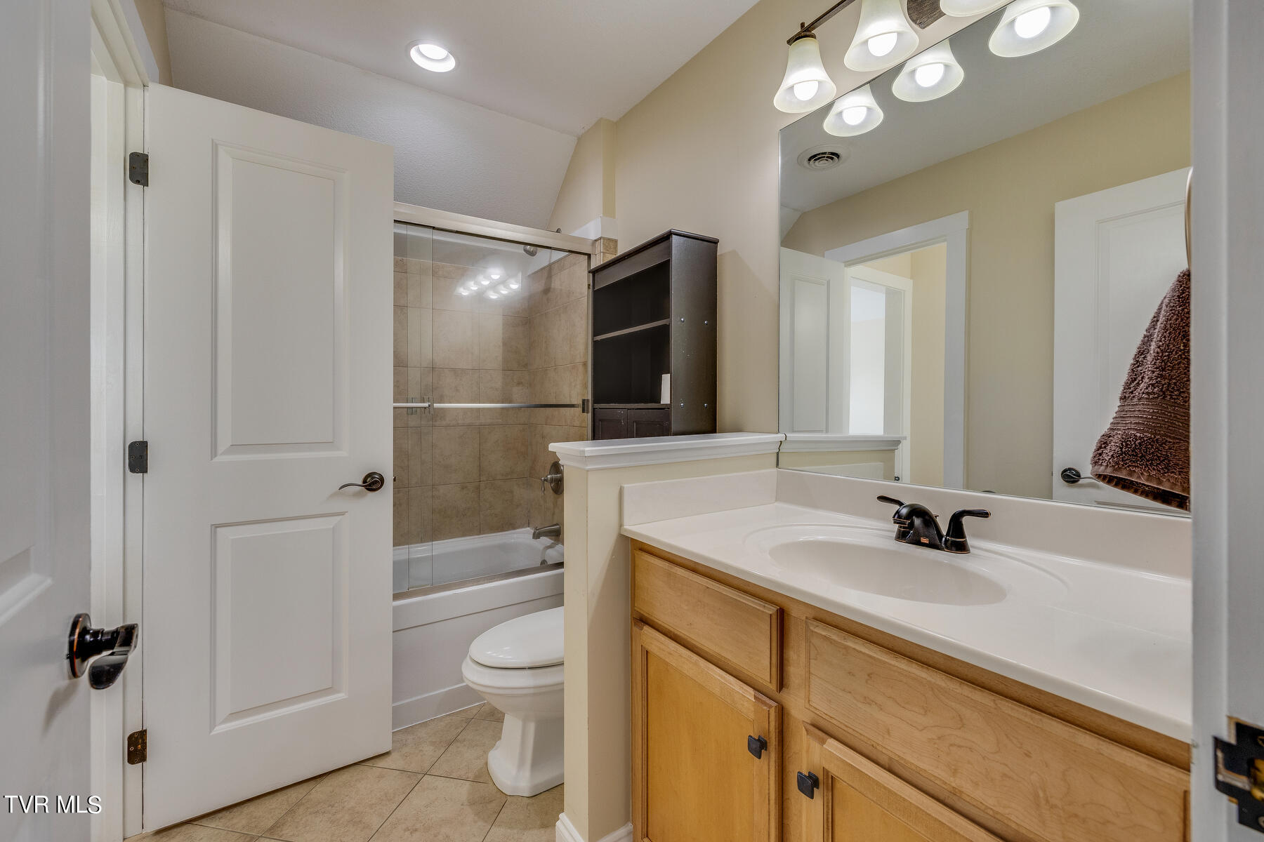 2318 Edinburgh Channel Road Kingsport, TN 37664 - Photo 33 of 56 030