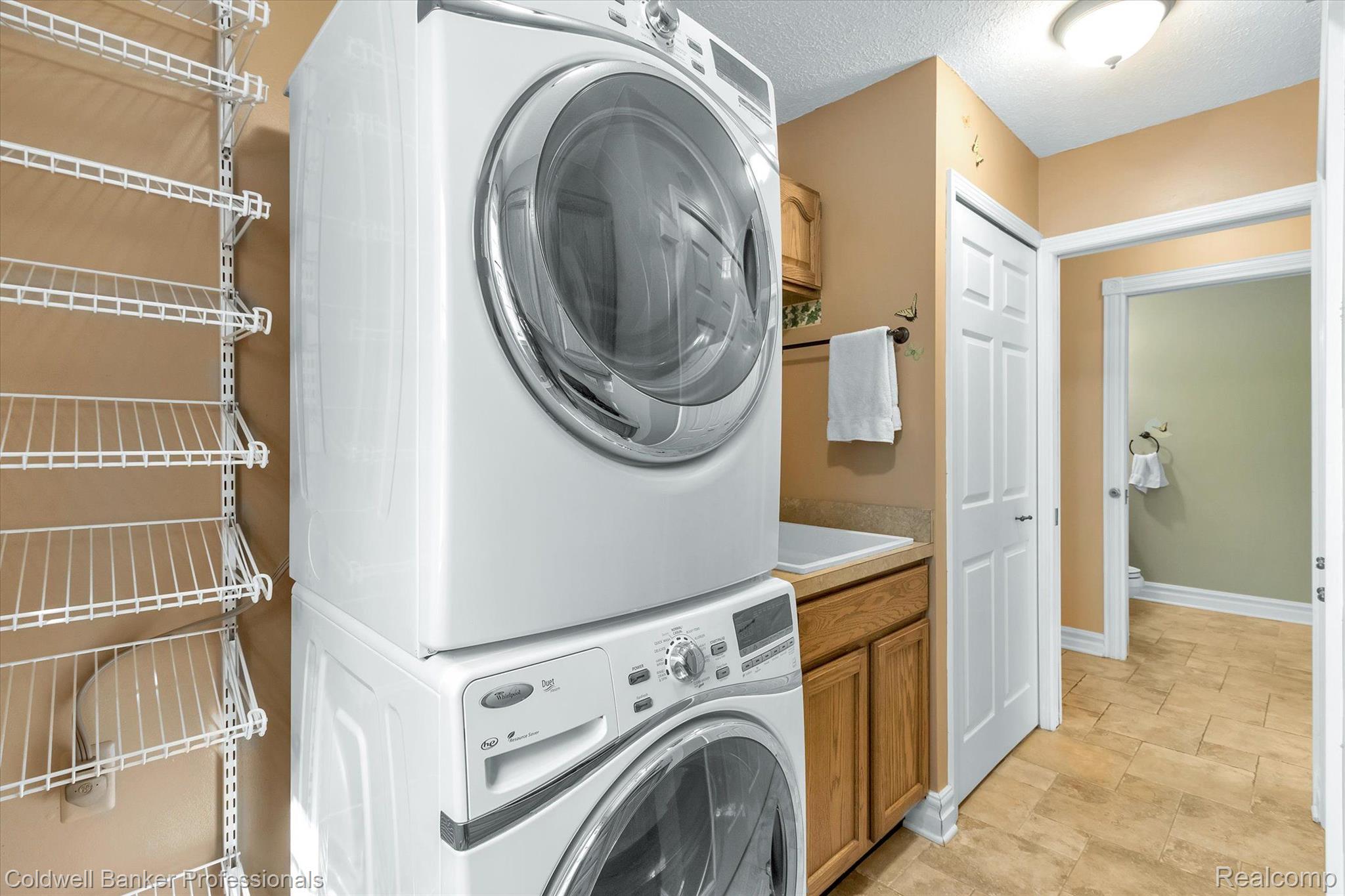6441 Richardson Road Howell, MI 48843 - Photo 27 of 72 Laundry room