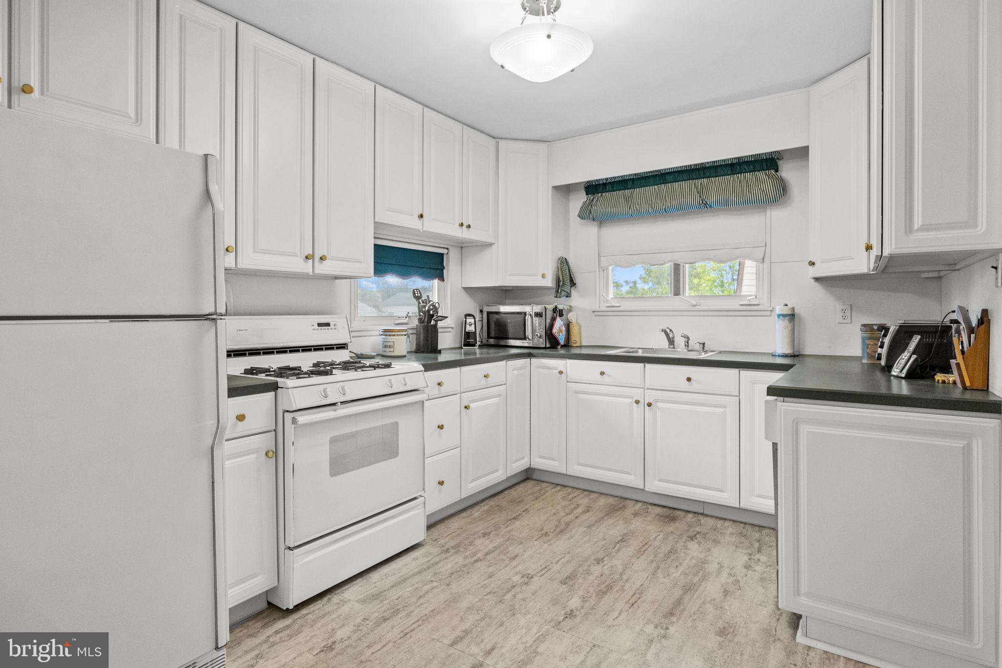 847 Phillips Road Warminster, PA 18974 - Photo 7 of 28 Gallery Image 7