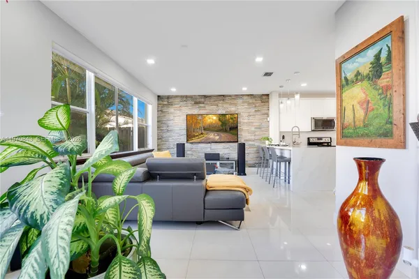 $4,600 | 11261 Northwest 55th Lane, Doral, FL 33178