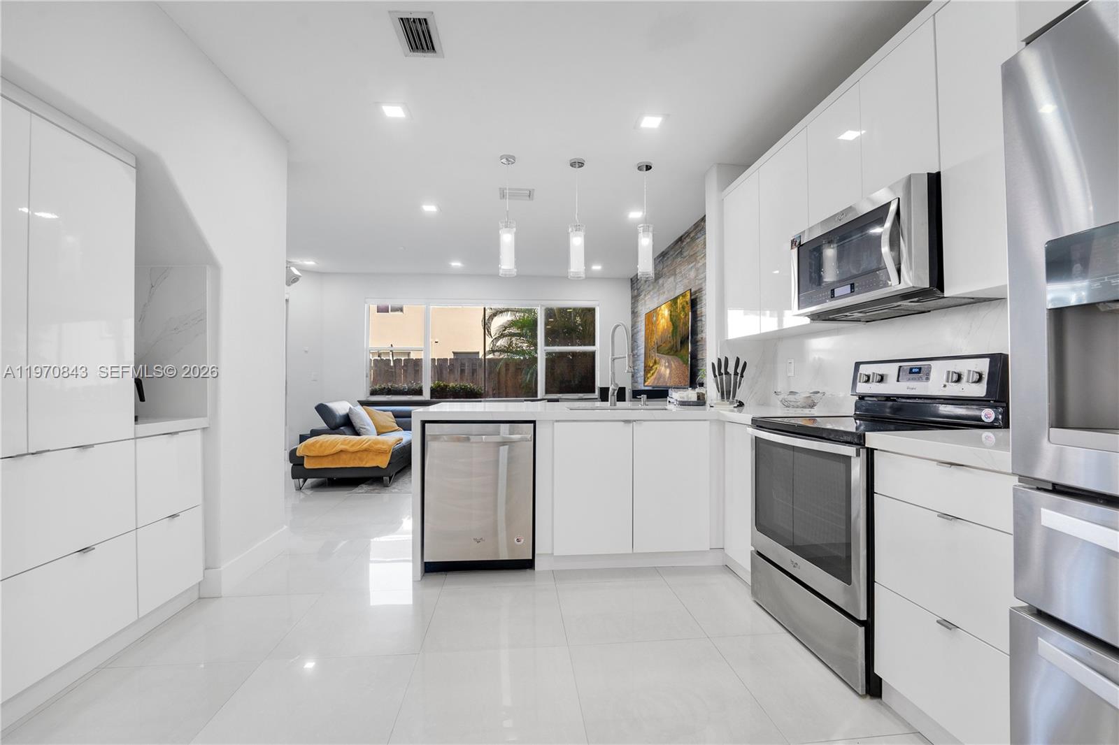 11261 Northwest 55th Lane Doral, FL 33178 - Photo 9 of 31