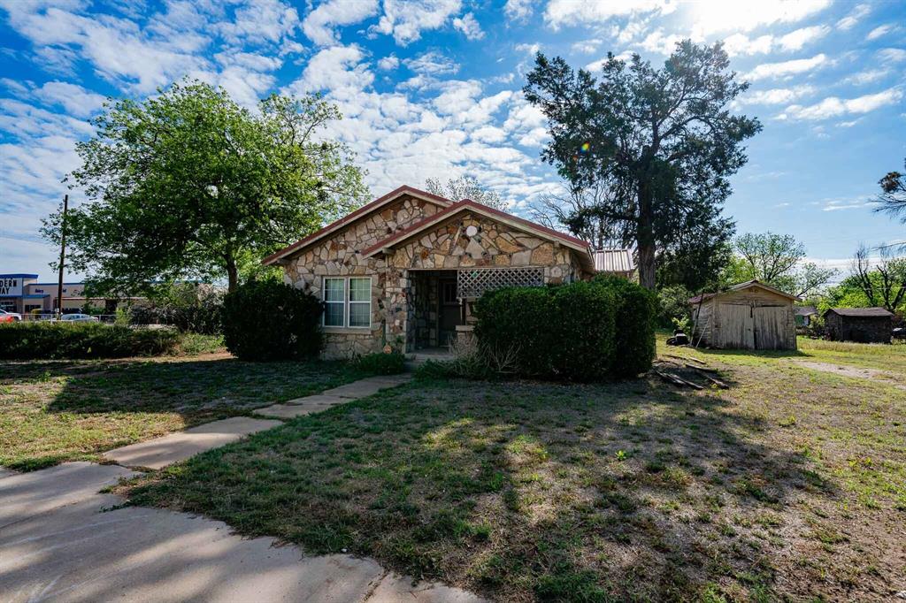1104 North Avenue Avenue East Haskell, TX 79521 - Photo 1 of 31 a front view of a house with garden