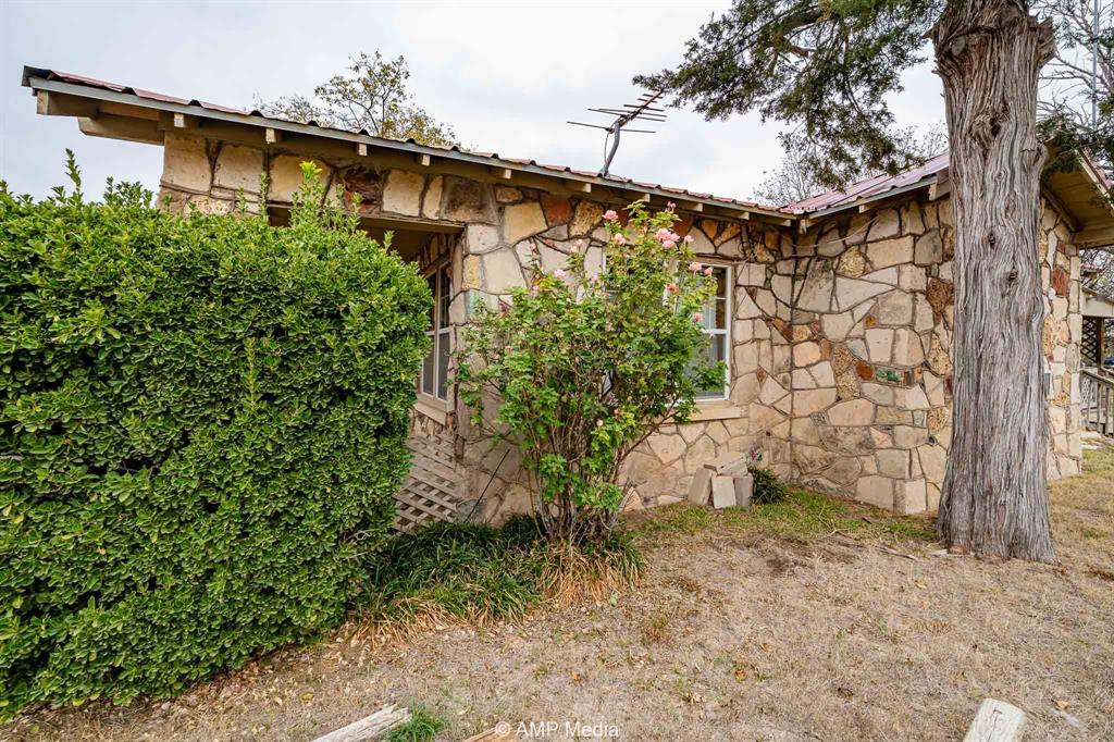 1104 North Avenue Avenue East Haskell, TX 79521 - Photo 20 of 31 a backyard of a house with lots of green space