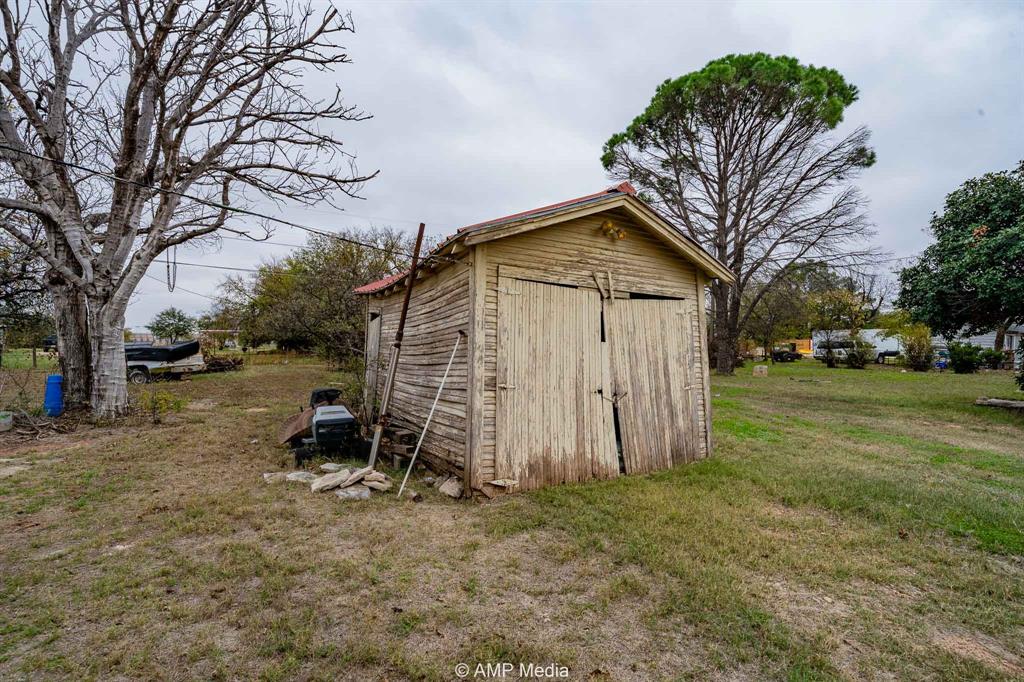 1104 North Avenue Avenue East Haskell, TX 79521 - Photo 24 of 31 a view of a backyard with a large tree