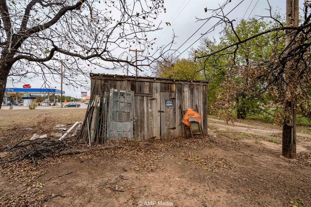 1104 North Avenue Avenue East Haskell, TX 79521 - Photo 25 of 30 a backyard of a house with lots of green space