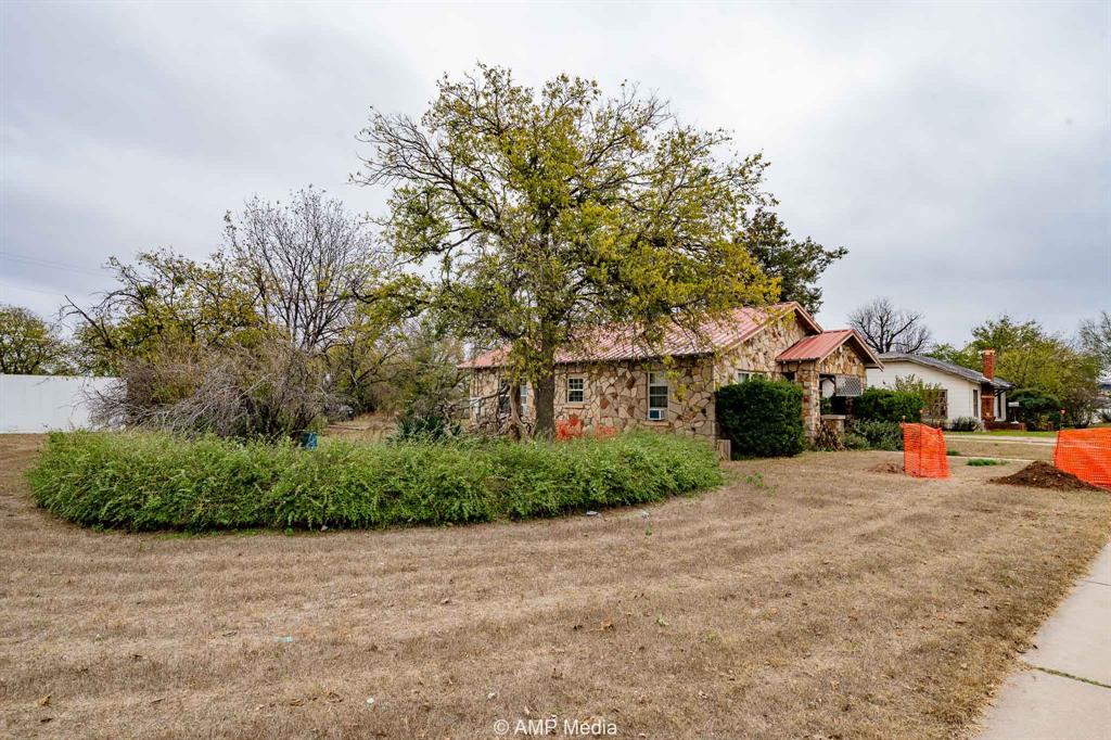1104 North Avenue Avenue East Haskell, TX 79521 - Photo 28 of 31 a front view of a house with a yard and garage