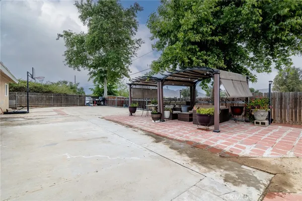 a view of a car park in front of house