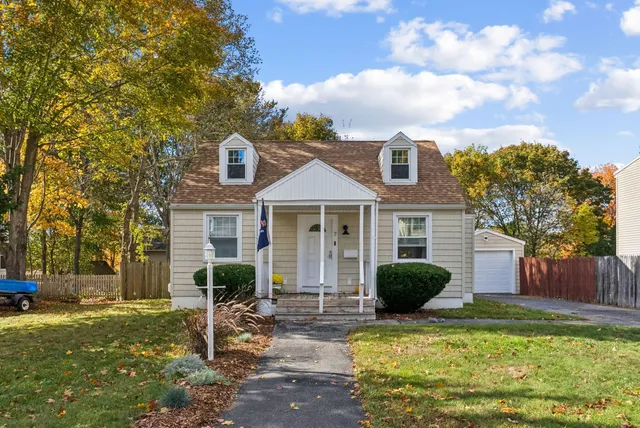 $585,000 | 7 Farm Hill Road, Cape Elizabeth, ME 04107