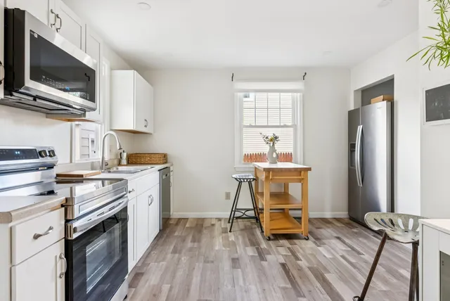 $585,000 | 7 Farm Hill Road, Cape Elizabeth, ME 04107