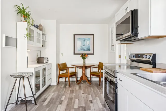 $585,000 | 7 Farm Hill Road, Cape Elizabeth, ME 04107