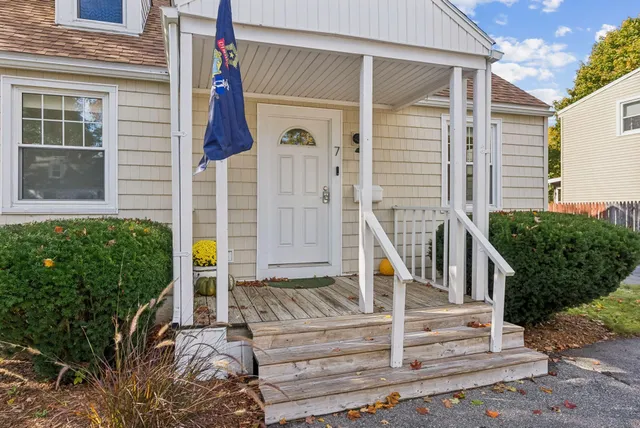 $585,000 | 7 Farm Hill Road, Cape Elizabeth, ME 04107