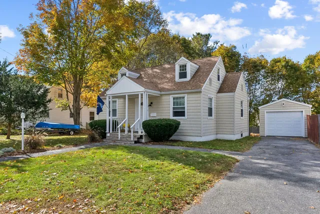 $585,000 | 7 Farm Hill Road, Cape Elizabeth, ME 04107