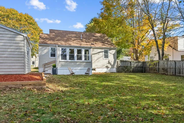 $585,000 | 7 Farm Hill Road, Cape Elizabeth, ME 04107