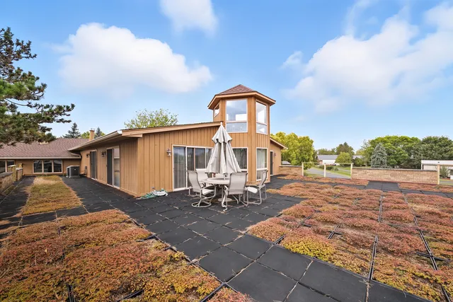 $1,950,000 | 607 Berkshire Court, Downers Grove, IL 60516