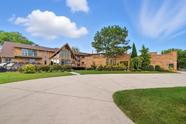 $1,950,000 | 607 Berkshire Court, Downers Grove, IL 60516