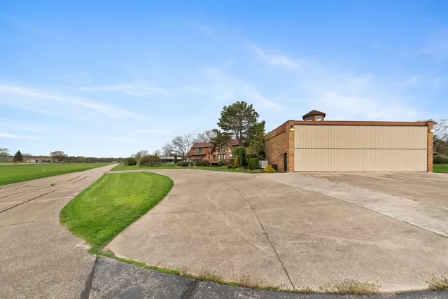 $1,950,000 | 607 Berkshire Court, Downers Grove, IL 60516