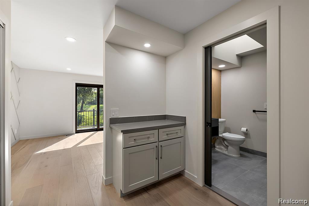 1367 West Long Lake Road Bloomfield Hills, MI 48302 - Photo 53 of 78 GetMedia.jpg