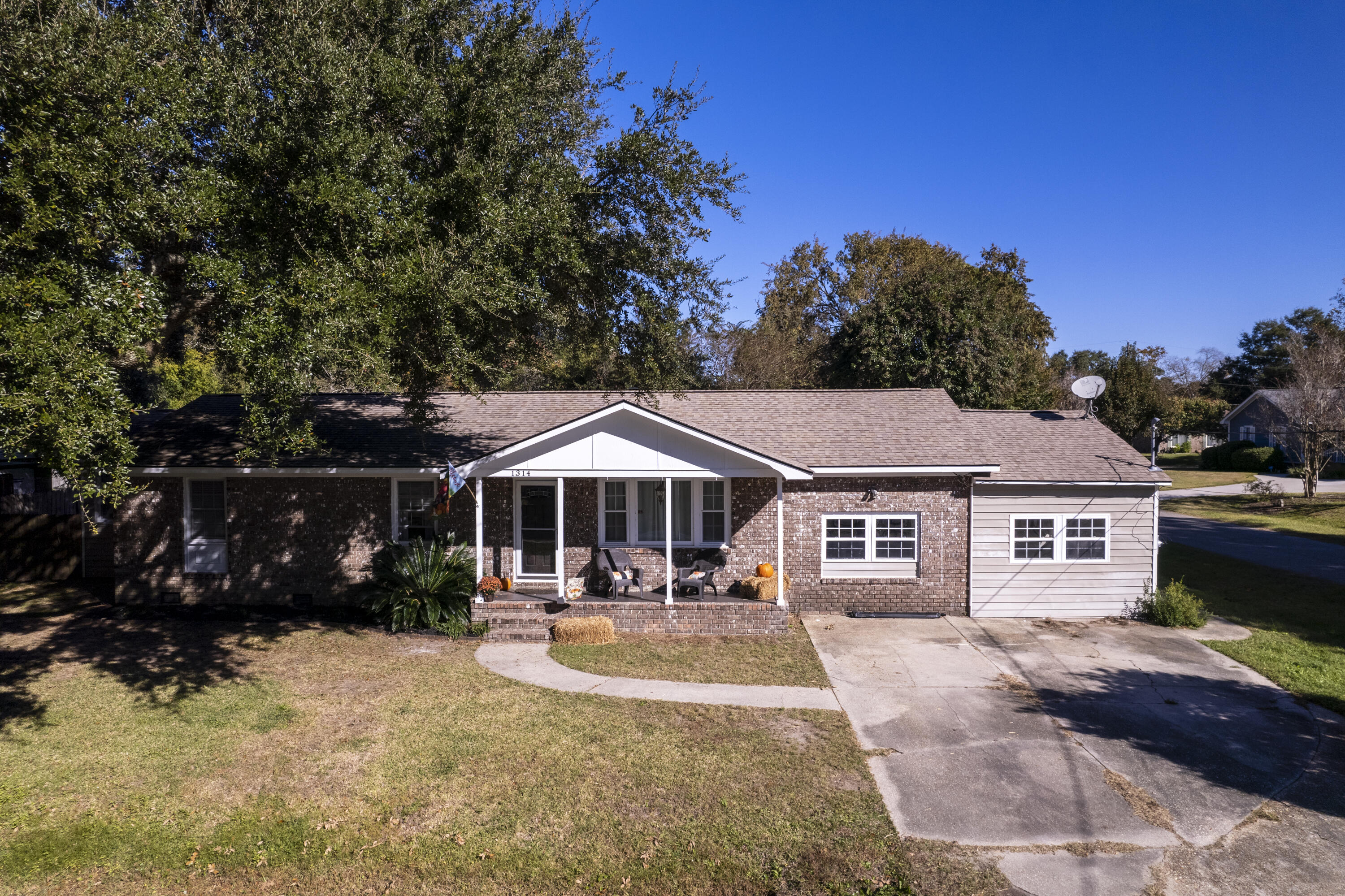 1314 Hampshire Road Charleston, SC 29412 - Photo 1 of 39 Aerial 2