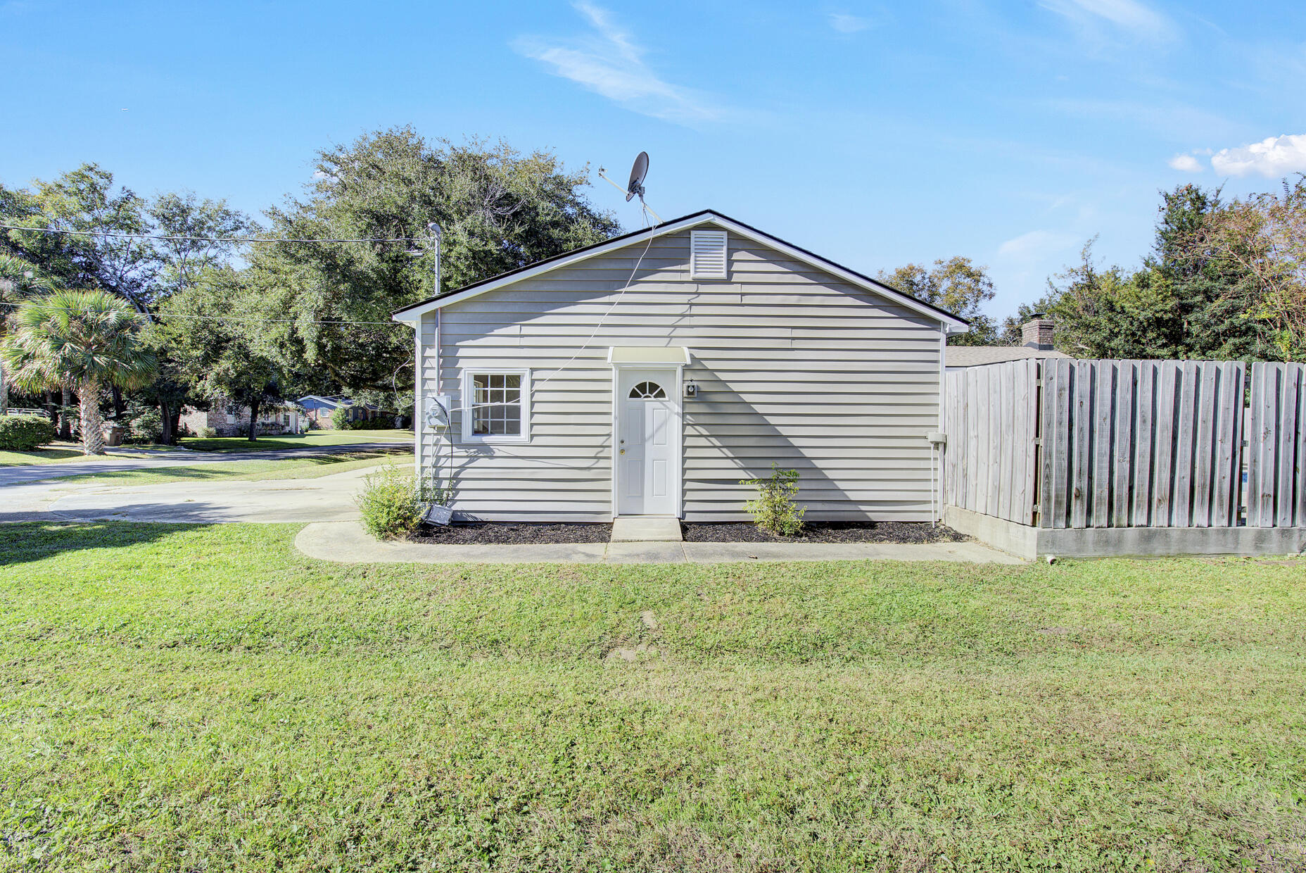 1314 Hampshire Road Charleston, SC 29412 - Photo 27 of 39 25