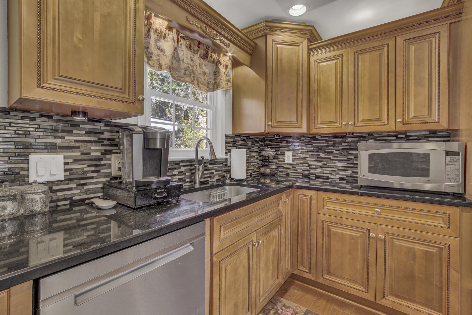 1314 Hampshire Road Charleston, SC 29412 - Photo 10 of 39 8