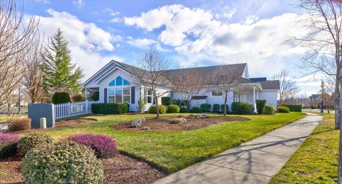 930 Buck Point Street Central Point, OR 97502 - Photo 1 of 37 1