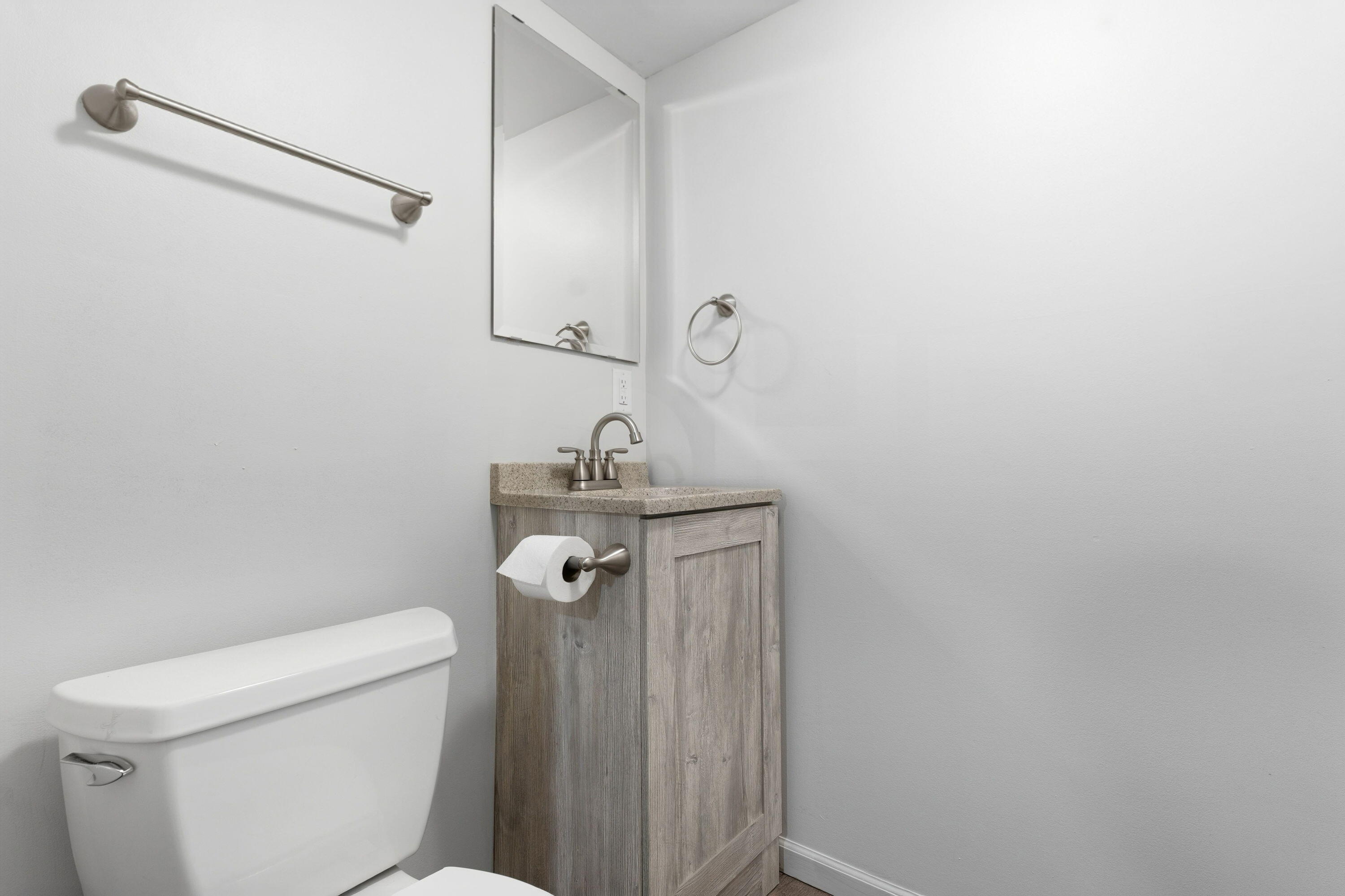 W60N873 Sheboygan Road Cedarburg, WI 53012 - Photo 20 of 22 Lower Level Half Bath