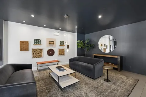 $645,000 | 1701 West Webster Avenue, Unit 601, Chicago, IL 60614