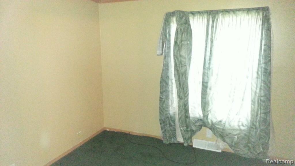69 Walnut Street River Rouge, MI 48218 - Photo 15 of 19 20140425_111602.jpg