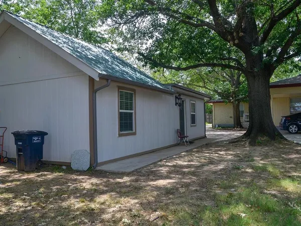 a house view with a backyard space