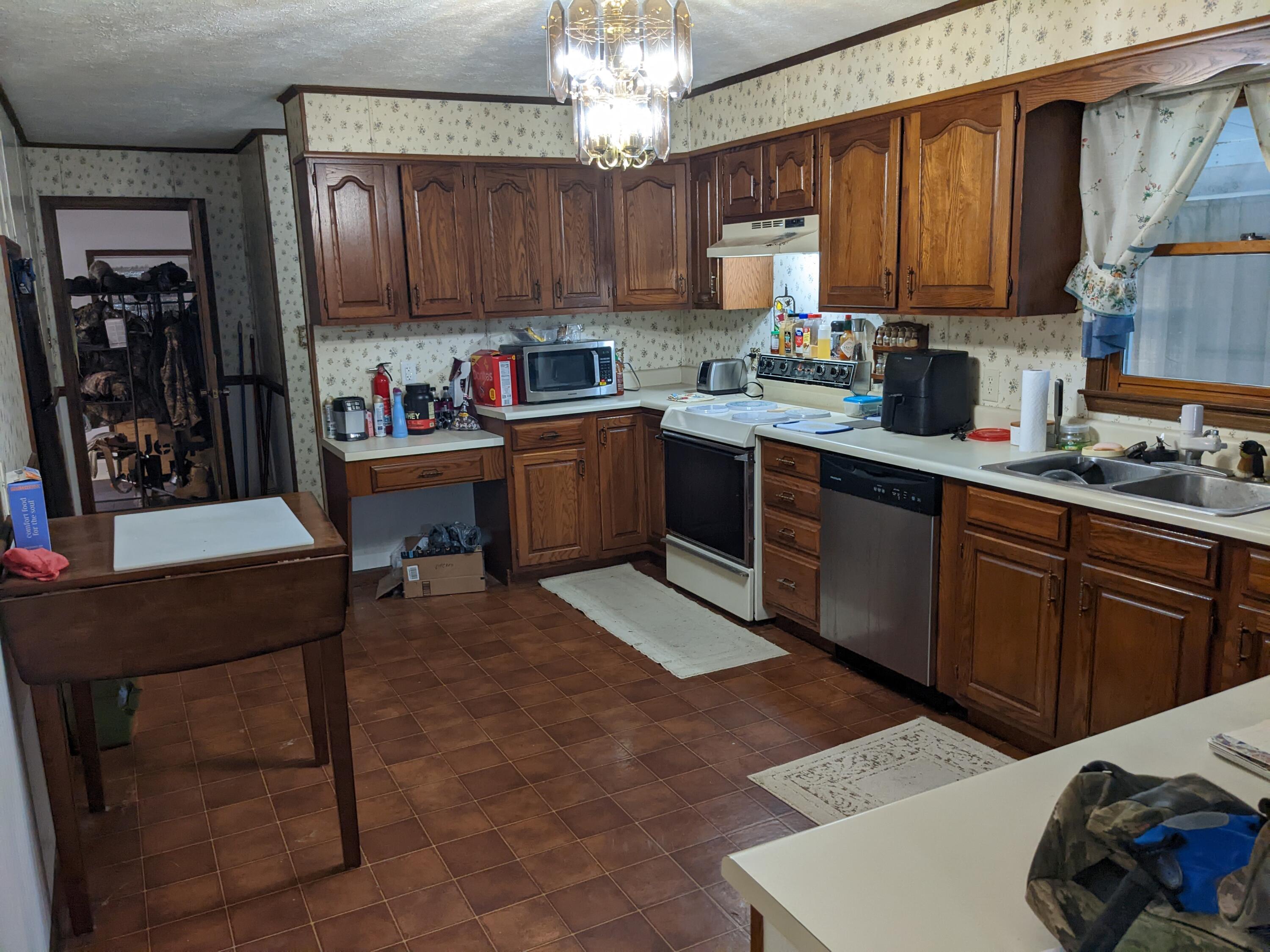 6103 Crystal Lane Wise, VA 24293 - Photo 16 of 19 Kitchen