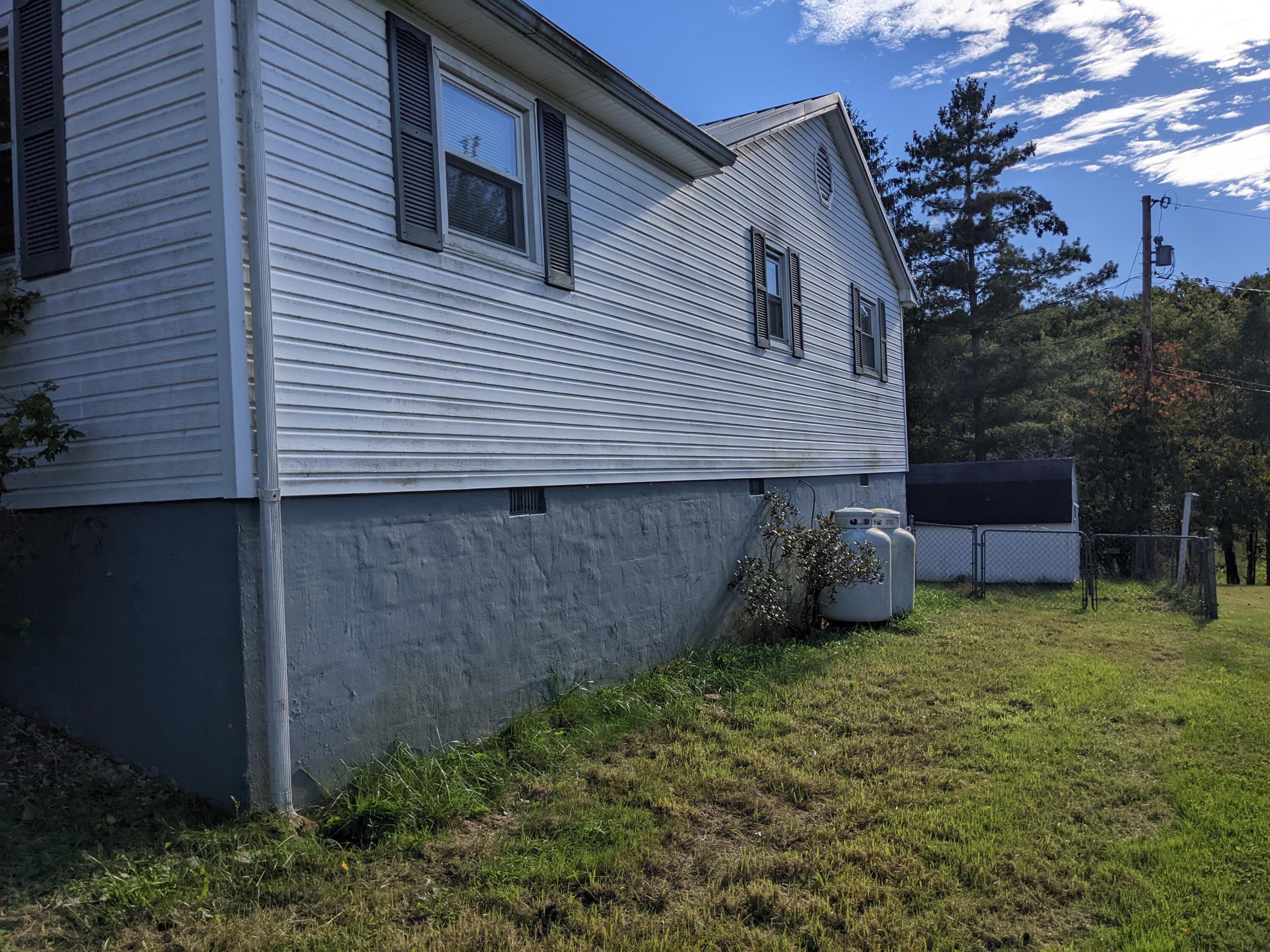 6103 Crystal Lane Wise, VA 24293 - Photo 6 of 19 Right Side