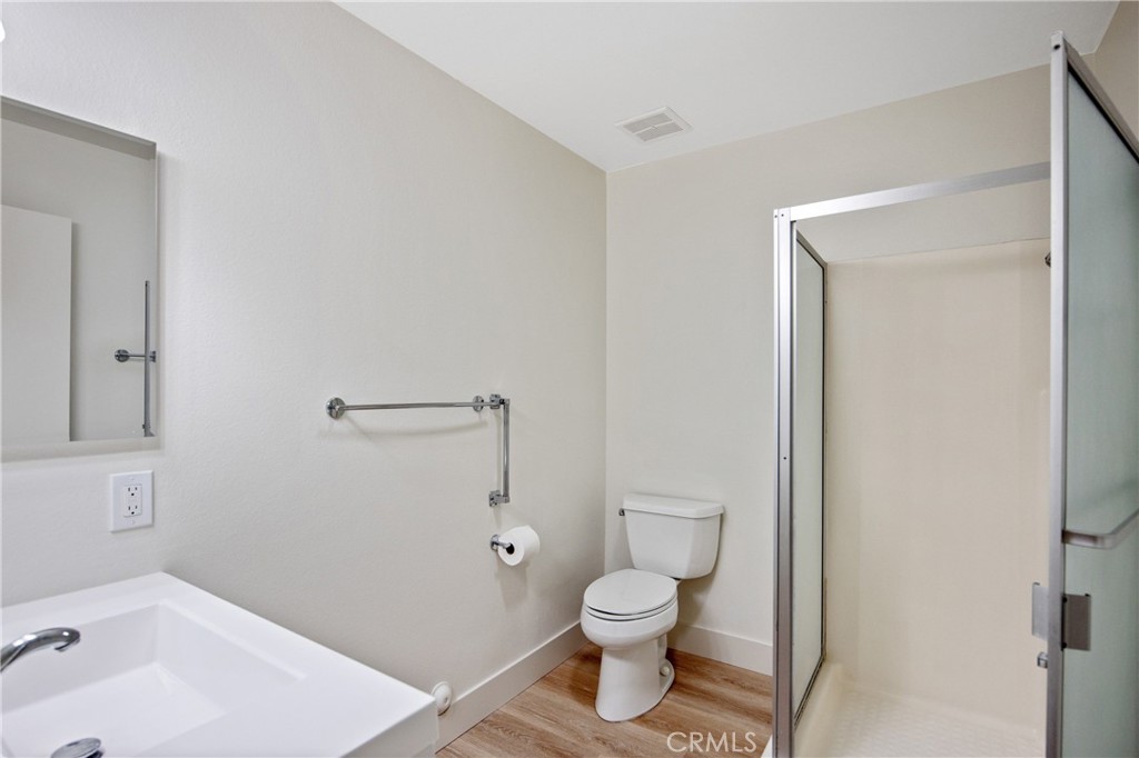 26574 Cardwick Court Newhall, CA 91321 - Photo 20 of 43 Primary bathroom