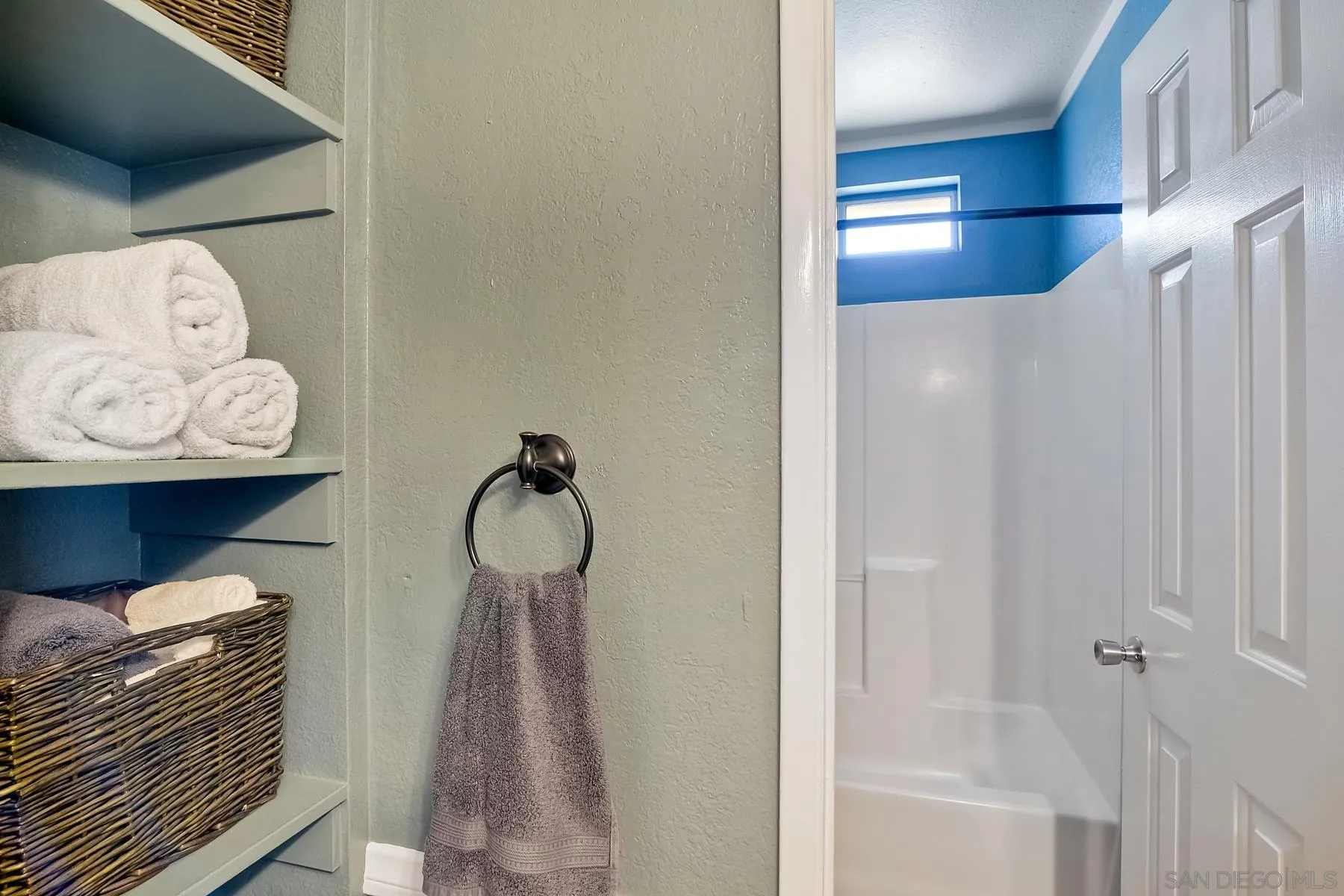 2162 Rising Glen Way San Diego, CA 92139 - Photo 22 of 48 a bathroom with a shower