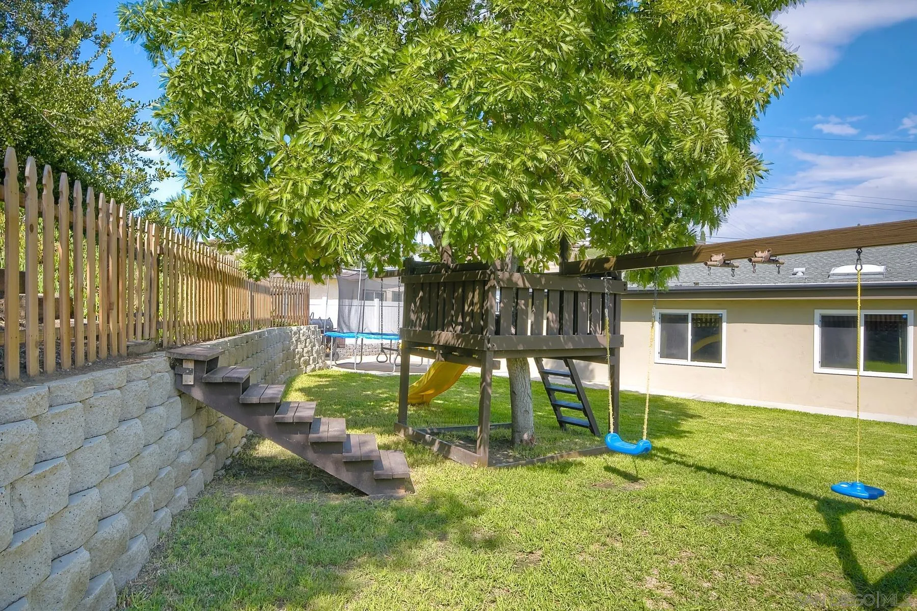 2162 Rising Glen Way San Diego, CA 92139 - Photo 28 of 48 a view of backyard with table and chairs and wooden fence