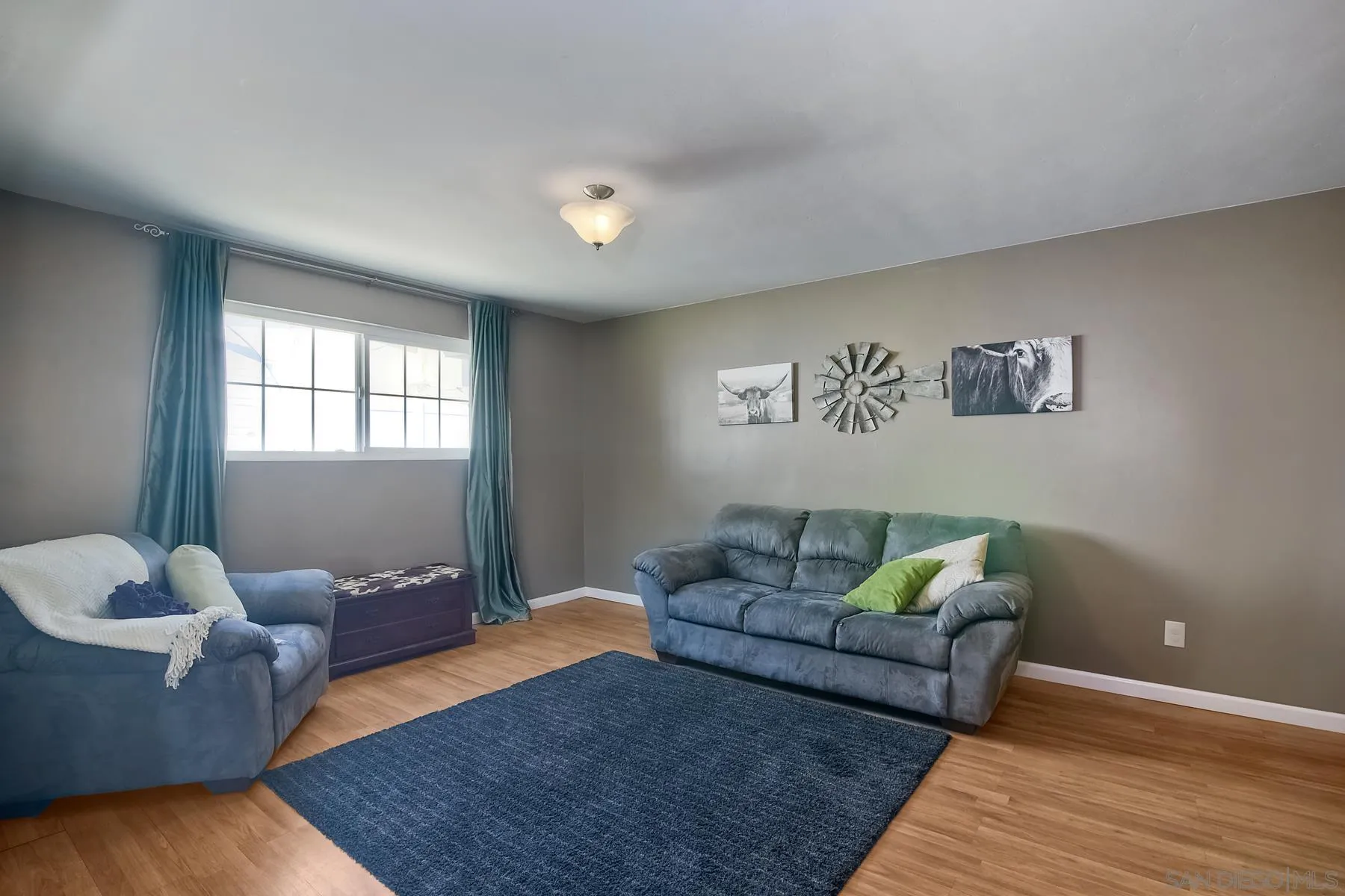 2162 Rising Glen Way San Diego, CA 92139 - Photo 10 of 48 a living room with furniture and window